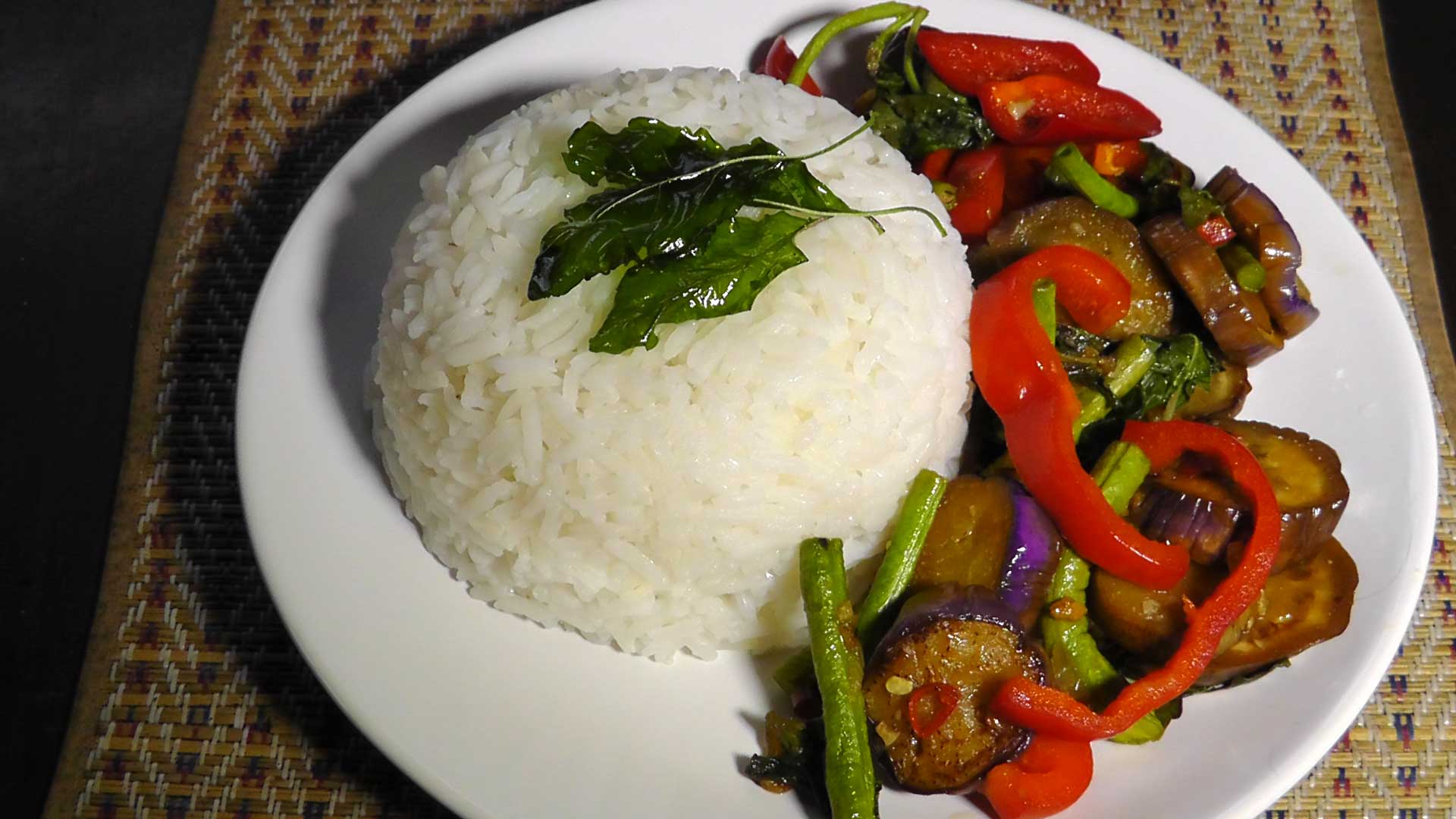 vegan-vegetarisches-thai-rezept-pad-krapow