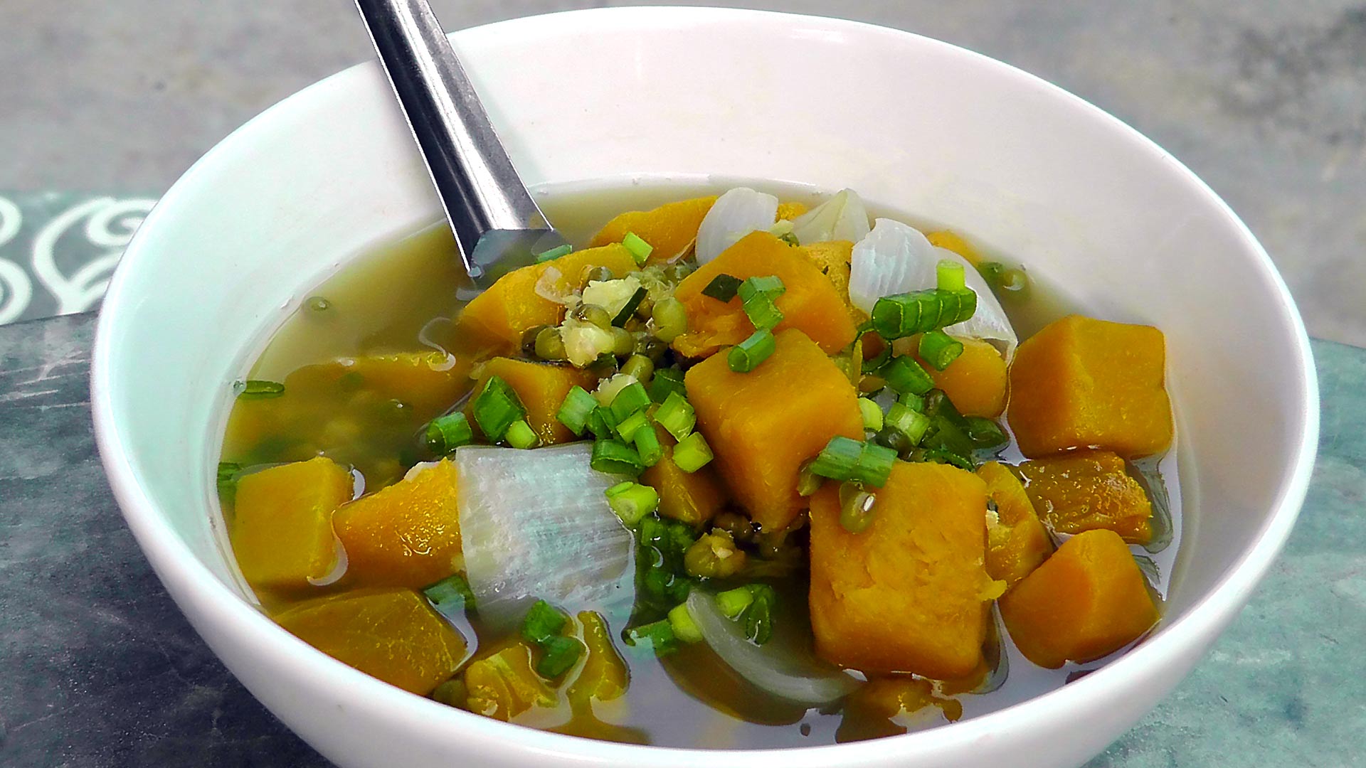 vegan-vegetarisches-vietnamesisches-rezept-mung-kuerbis-suppe