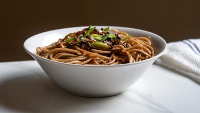 Chinesische Nudeln in Frühlingzwiebel Öl Vegan